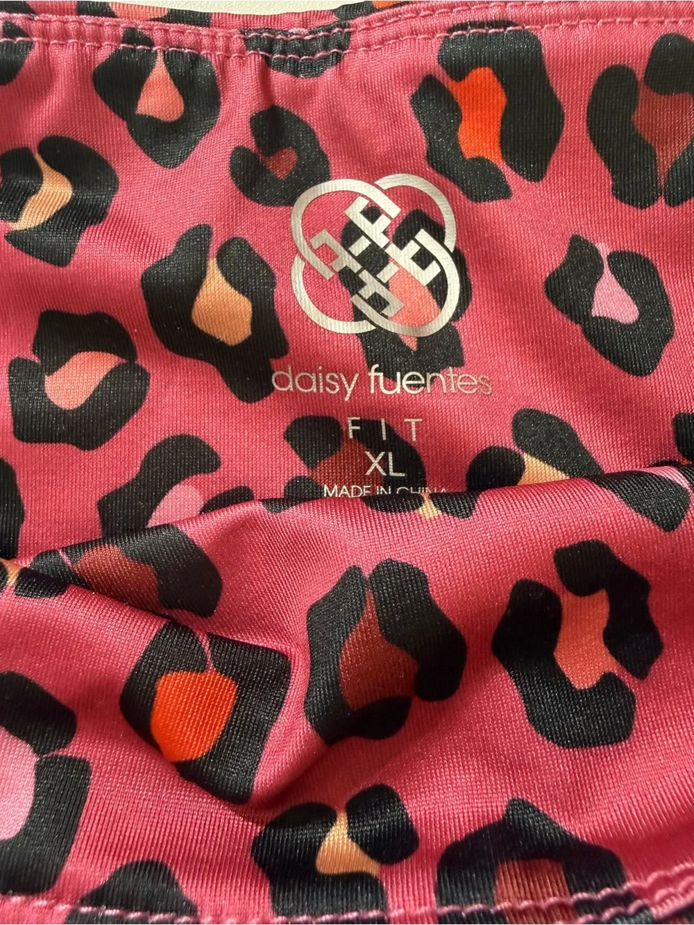 Daisy Fuentes Women's Pink Leopard Print Sports Bra & bike shorts XL